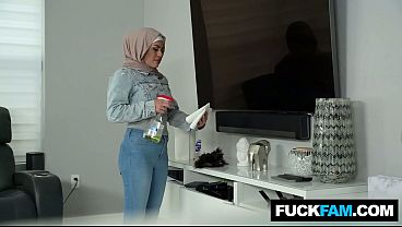 HIJABI HOUSEKEEPER Did Melon Displaying For Some Monies Veronica Valentine, Peter Green