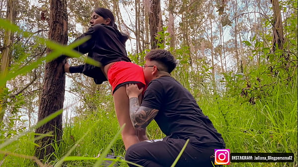 INOCENTE PAREJA JOVEN SE GRABA FOLLANDO EN EL BOSQUE ( FINAL SALE MAL )