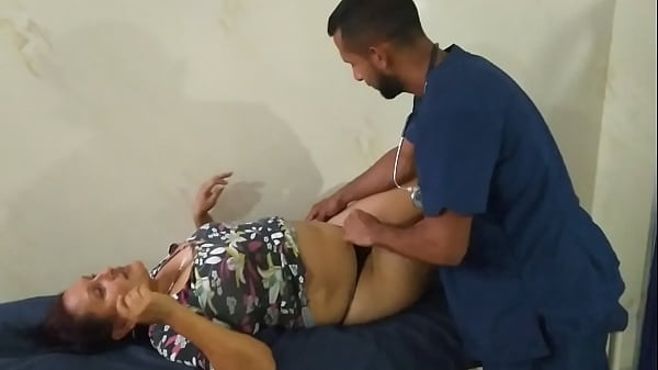 La Visita Al Médico Se Vuelve Un Poco Intensa