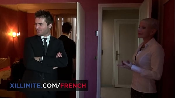 Ravishing Short Hair Mature Gets Sodomized In Her Kitchen