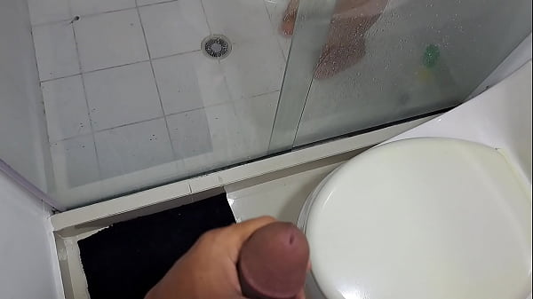 Sorprendo A Mi Madrastra En La Ducha, Quiero Que Me Chupe La Polla