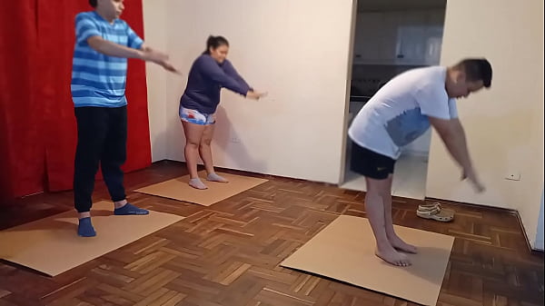 Mi Mejor Amigo Es Mi Entrador De Yoga Y Siempre Se Trae A Su Esposa Para Que Nos Acompañe Y Esta Ves Si Que El Se Entere Pude Follarme A Su Hermosa Esposa Cogerla Bien Hasta Que