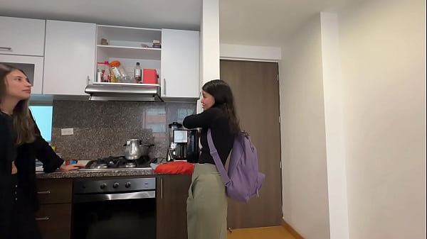 Mi Mejor Amiga Cumple Mi Fantasia Lésbica Mientras Sospecho Que Estoy Embarazada De Mi Esposo!