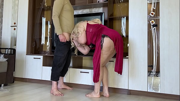 Ripe Woman Open Her Rump And Got A Cock In Backdoor