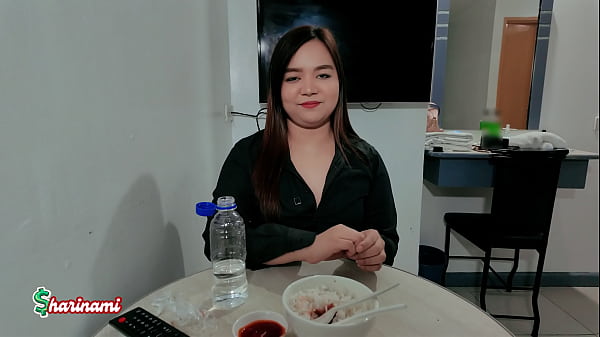 Hotel Waitress Delivers More Than Just Room Service- Sharinami