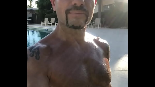 Pool Day Bro Maxx Loadz