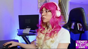 Gamer Trans Girl Gone Reckless With Hard Pole