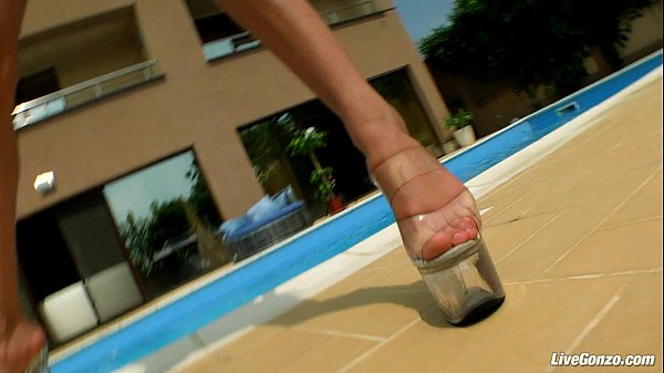 LiveGonzo Natasha Euro Unscripted Barely-legal Slamming Outside