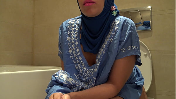 Freaky Arab Cougar Natural Bush Pissing