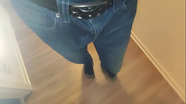 I Pee In The Hallway