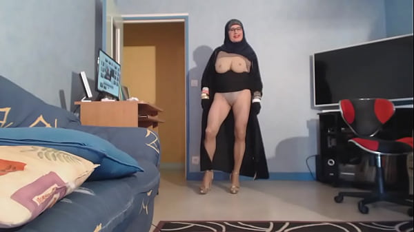 Musulmane Voilée A Gros Nichons