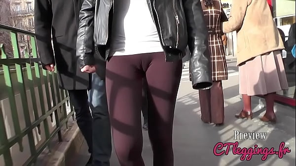 Street Cameltoe, Chicks In Leggings