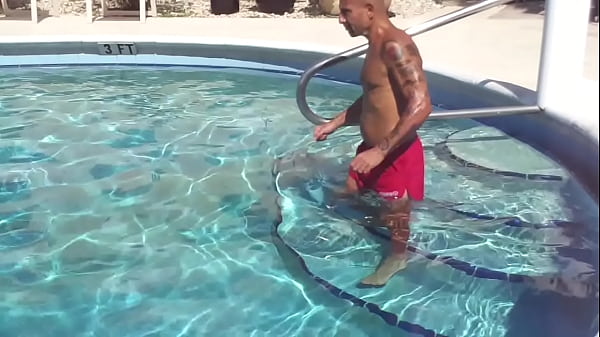 THE HARDBODY ITALIAN MAXXX LOADZ AT THE POOL