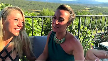 Pam Et Ashley, Très Coquines Avec Une Bite