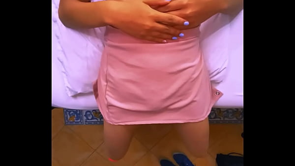 El Estudiante Invitó A La Madrastra A Su Habitación, Y No Se Detuvieron En Caricias.