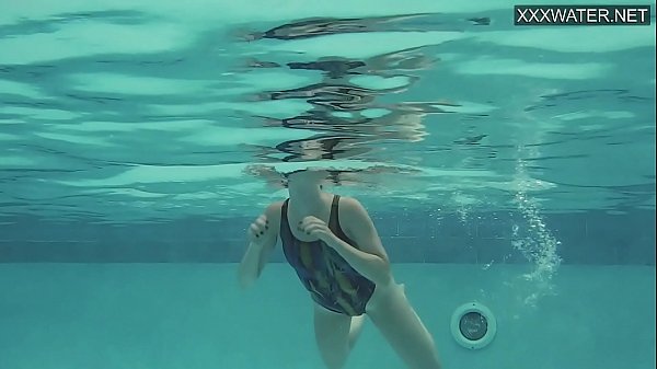 Emie Amfibia Masturbates Vigorous Underwater