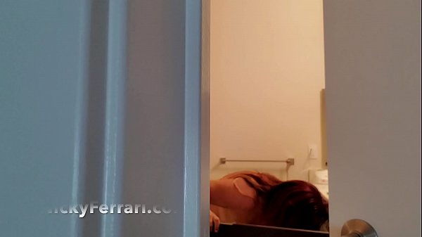 Nicky Ferrari Me Gusta Ver A Mi Mamá Cuando Se Baña.