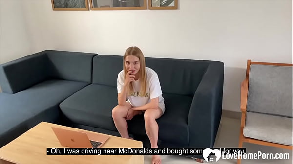 Chestnut-haired Hottie Presents The Immaculate Blowjob After Eating