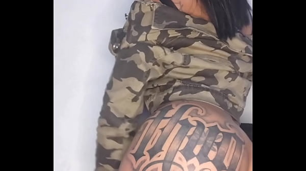 Delícia Enfiando O Dedo No Cuzinho- Anjinhatatuada