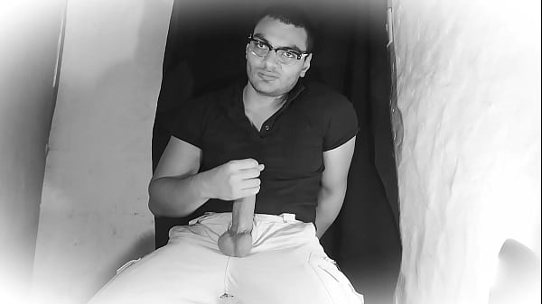 Caballero Sultry Numero Uno - Tocando, Frotando Una Guitarra C-80 Con El Pene - Masturbacion De Pene De 18 Centimetros Hasta Acabar