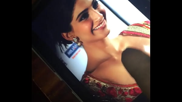 Sonam Kapoor Load Tribute