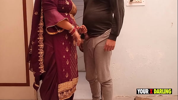 Punjabi Bhabhi Wants Bihari's Boner In Her Snatch When He Is Pissing In The Bathroom
