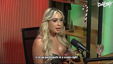 California TV: Trio De Gostosas No Estúdio, Loira Nua E Brinquedos Sexuais