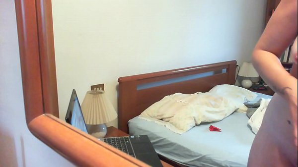 Tua Mamma Si Trucca Prima Di Andare Al Lavoro Vieni A Spiarla E Segati Figlio Mio!