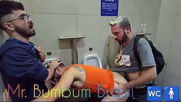 MACHOS FAZENDO SEXO EM BANHEIROS PÚBLICOS