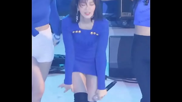 Red Velvet (Wendy) - Blazing Kpop Idol With Milky Limbs Dancing [Fancam]