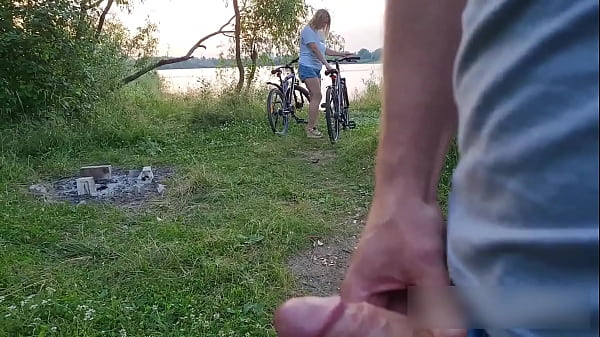 Unfamiliar Babe Was Not Scared And Decided To Jerkoff A Rod SHOCKED !!!
