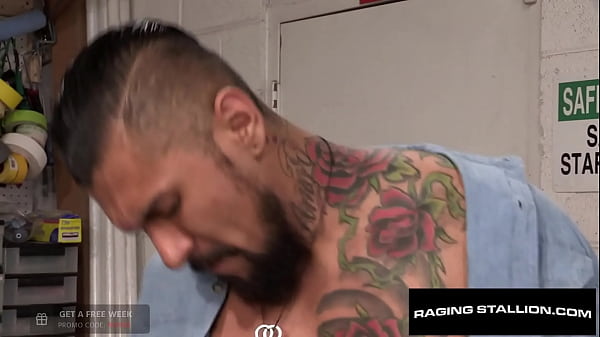 Tatted Hairy Stallion Hands Face Finish To Scorching Handyman - Logan McCree, Boomer Banks - RagingStallion