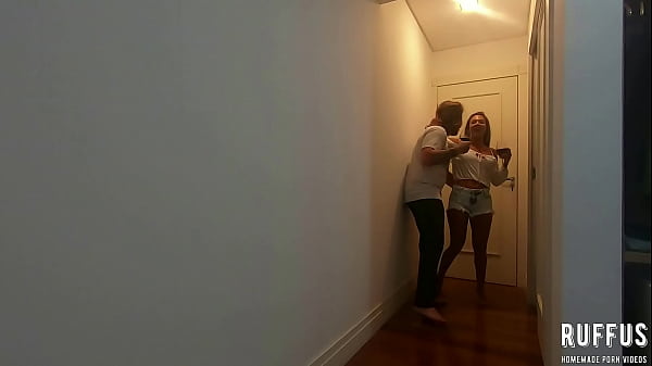 Fodendo A Bunda Grande Da Namorada Depois De Algumas Taças De Vinho - Ana Rothbard - Video Completo No RED