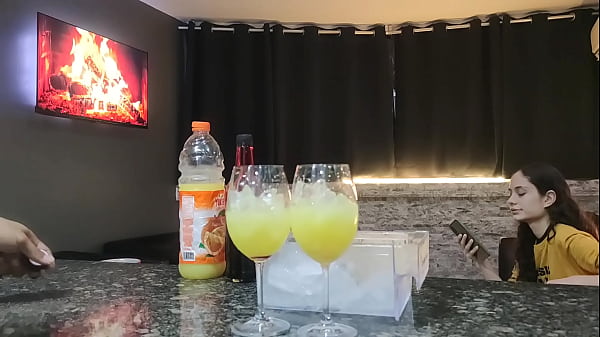 Invito A Mi Casa A Una Desconocida Que Vi En El Mercado, Ella Acepta La Invitacion Pero Me Dice Que Solo 3H Para Que El Novio No La Descubra