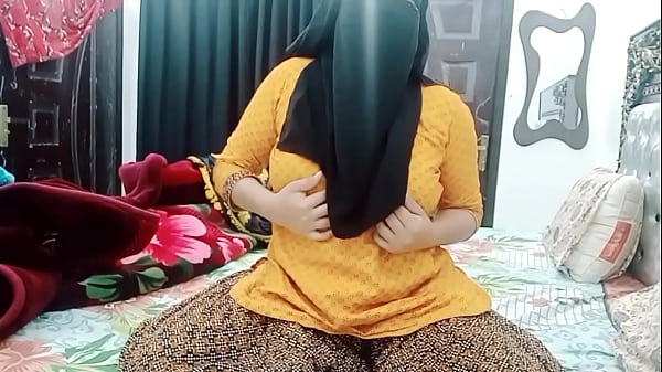 Pakistani Hijaab Hottie