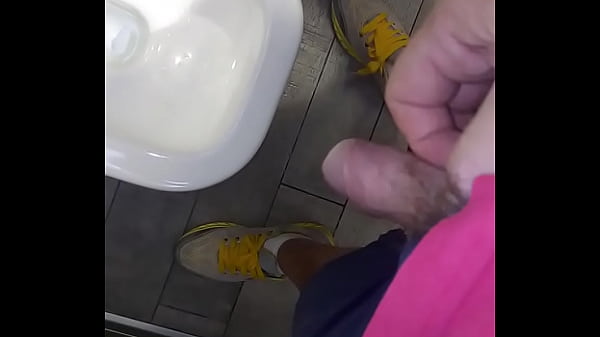 Meando En El Centro Comercial