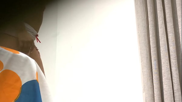Chica Caliente Se Le Ve La Tanga Debajo Del Short Transparente