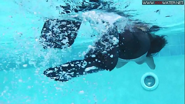 Diana Kalgotkina Dildoing Herself Underwater