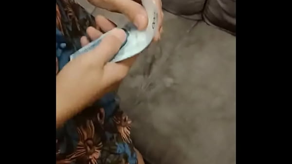 Kinantot Ang Seller Na Nasilaw Sa Pera - Pinaliguan Ng Tamod