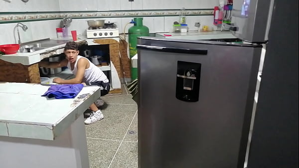 Para No Perder Mi Empleo Ascedo A Follar Con El Hijastro De Mi Jefe