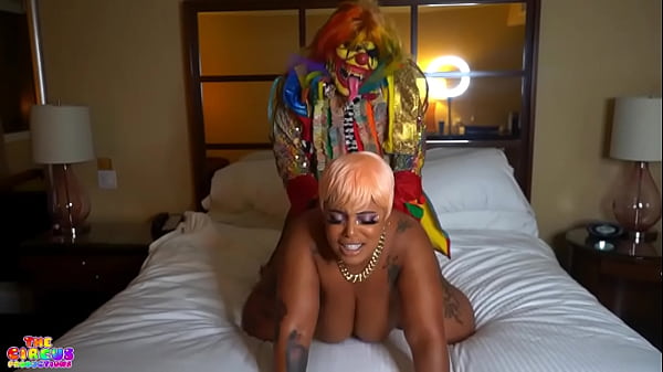 Mulanblossumxxx Getting Her Cunt Tore Up By Gibby The Clown