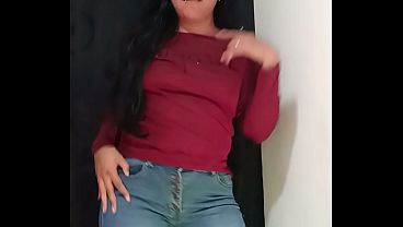 Allisonvega Haciendo Streaptease Con Ropa De Salir
