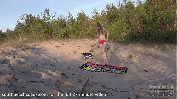 19yo Areana Fox Bare And Masturbating On The Beach
