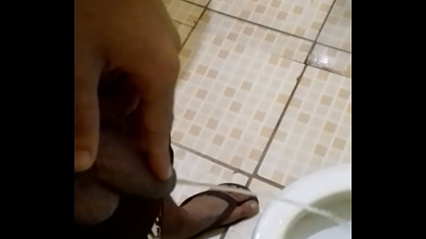 Dando Uma Mijada