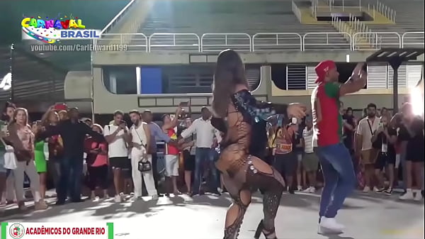 Carnaval A Atriz Paolla Oliveira Rebola Camera Lenta 1