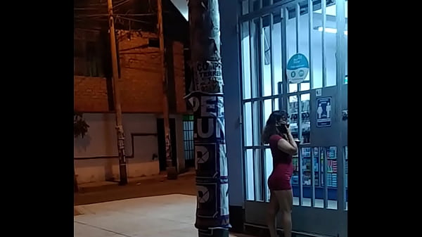 Upskirt Vestido Rojo En La Calle
