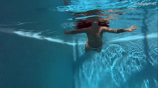 Hungarian Underwater Erotics With Puzan Bruhova