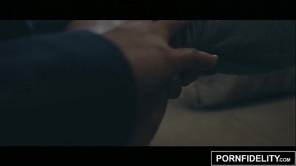 PORNFIDELITY Carmen Valentina Delivers Packs Sexual Therapy