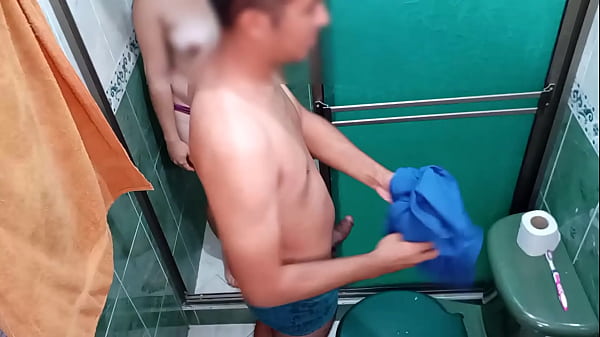 Espio Mientras Se Esta Bañando, Me Masturbo Y Me Descubre, Follamos Antes De Que Llegue Alguien, Lo Siento Es Muy Buena No Pude Aguantar Follarla Por El Culo