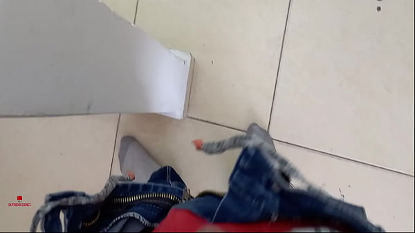 Aprovecho Que La Caliente De Mi Hermanastra Esta Distraida Para Pegarle Una Buena Follada Con Mi Enorme Polla. (Parte1)
